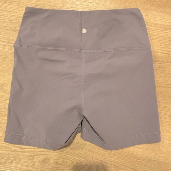 Ladies Size Small Yogalicious Light Purple 6” Bike Short3d - Good Condition - Picture 1 of 3